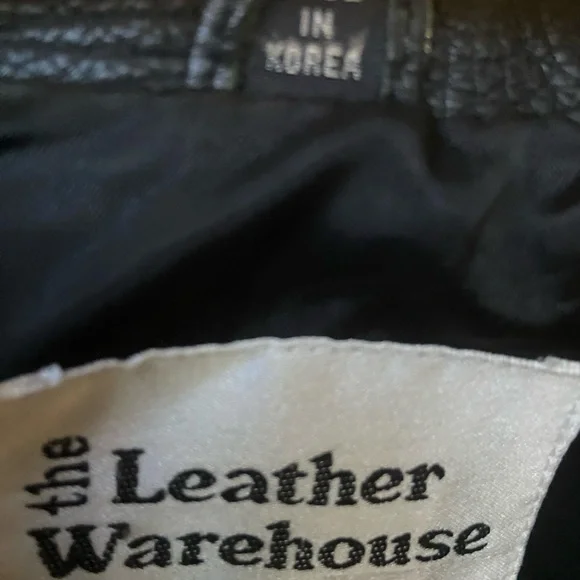 Women's Black Fringe Leather Jacket - Picture 5 of 6